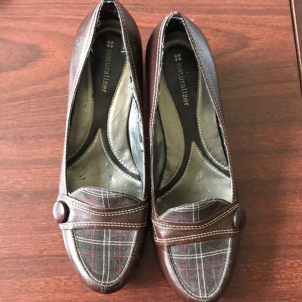 Women’s heeled  brown loafers